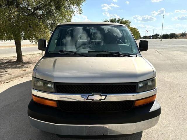 Photo of 2005 Sandstone Metallic Chevrolet Express 3500