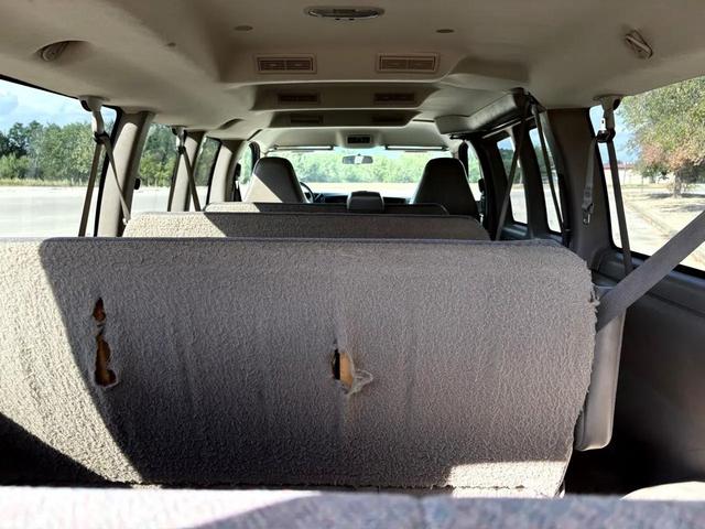 Photo of 2005 Sandstone Metallic Chevrolet Express 3500