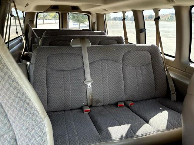 Photo of 2005 Sandstone Metallic Chevrolet Express 3500