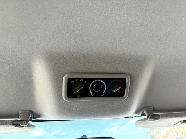 Photo of 2005 Sandstone Metallic Chevrolet Express 3500