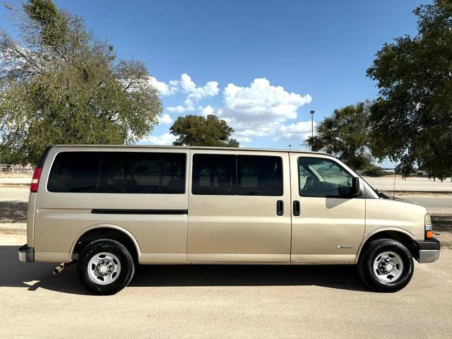 Photo of 2005 Sandstone Metallic Chevrolet Express 3500