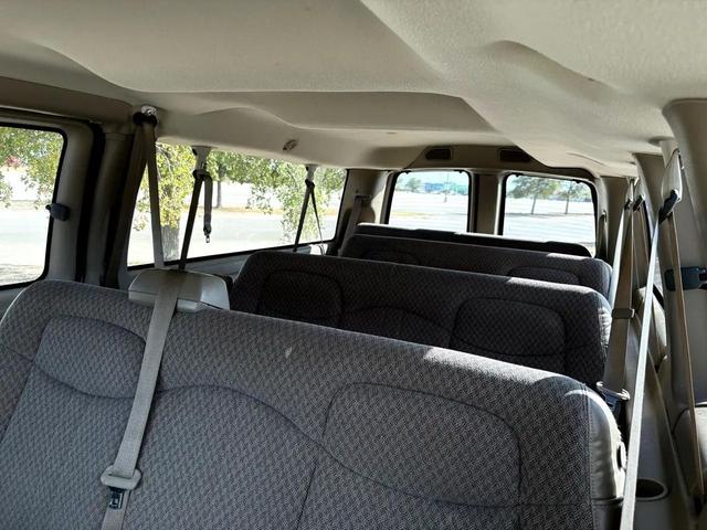 Photo of 2005 Sandstone Metallic Chevrolet Express 3500