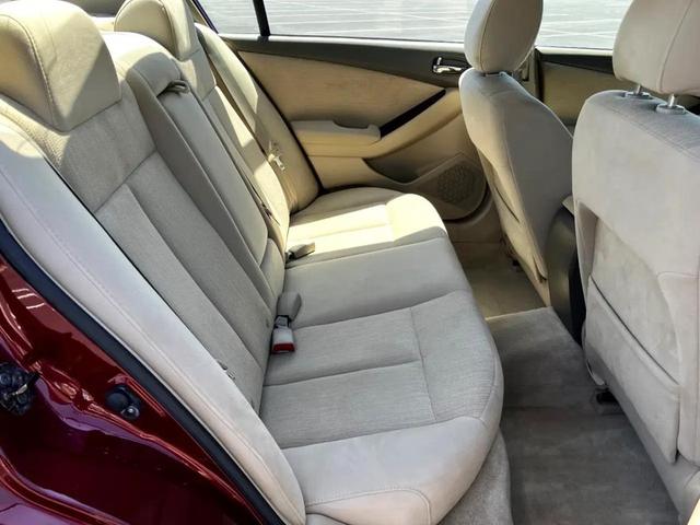 Photo of 2010 Tuscan Sun Metallic Nissan Altima