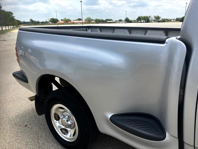 Photo of 2002 Silver Clearcoat Metallic Ford F-150