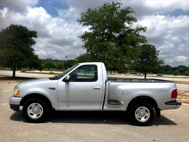 Photo of 2002 Silver Clearcoat Metallic Ford F-150
