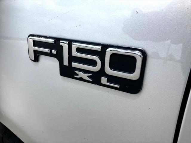 Photo of 2002 Silver Clearcoat Metallic Ford F-150