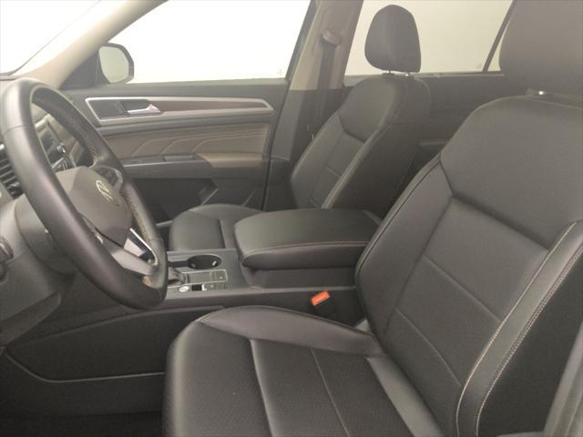 Photo of 2021 Racing Green Metallic Volkswagen Atlas