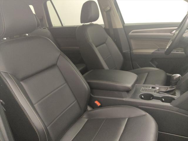 Photo of 2021 Racing Green Metallic Volkswagen Atlas