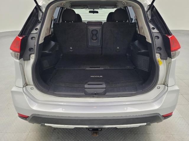Photo of 2018 Brilliant Silver Nissan Rogue