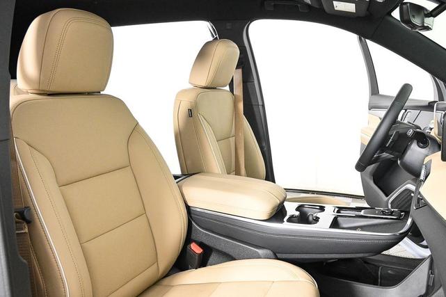 Photo of 2026 White Tri-Coat Buick Enclave
