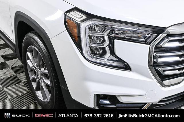 Photo of 2023 Summit White GMC Terrain