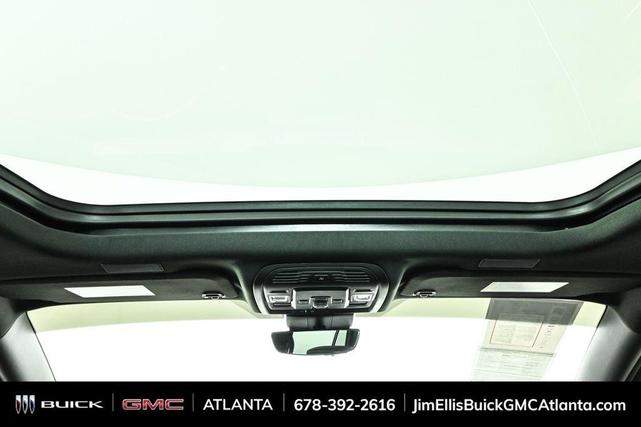 Photo of 2025 Summit White GMC Yukon
