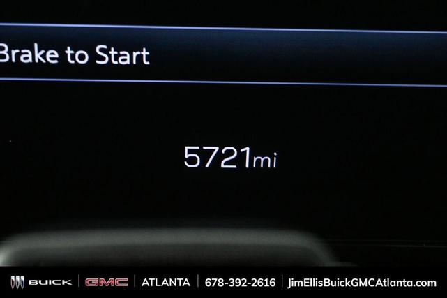 Photo of 2025 Summit White GMC Yukon