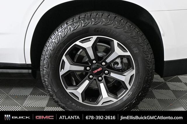 Photo of 2025 Summit White GMC Yukon
