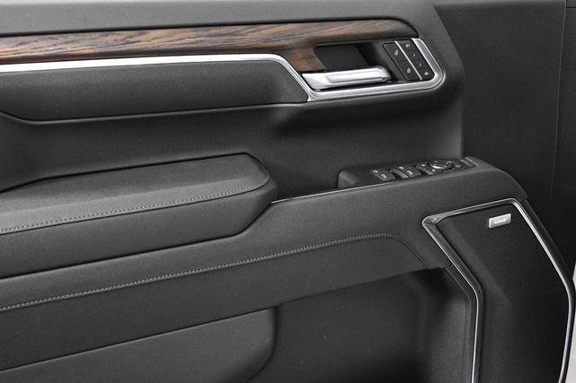 Photo of 2025 Summit White GMC Sierra 1500