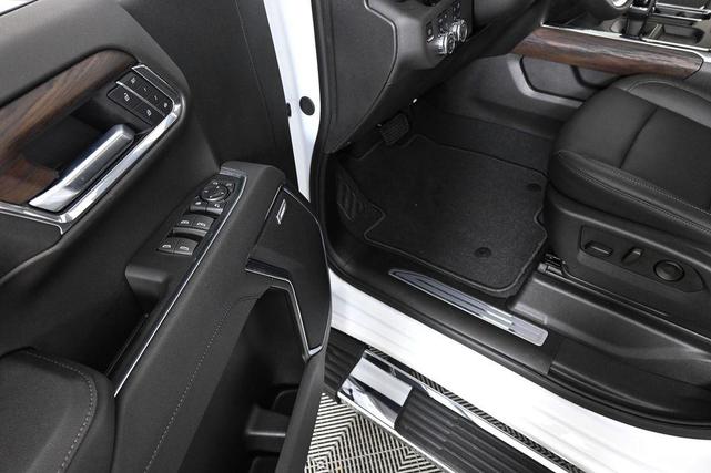 Photo of 2025 Summit White GMC Sierra 1500