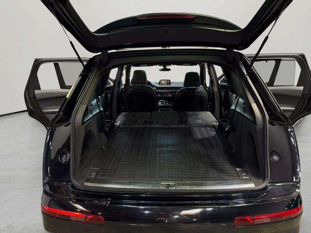 Photo of 2018 Black Audi Q7