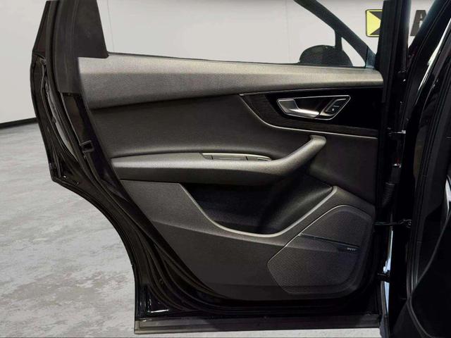 Photo of 2018 Black Audi Q7