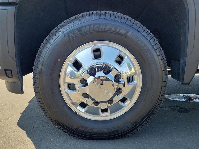 Photo of 2024 Summit White GMC Sierra 3500