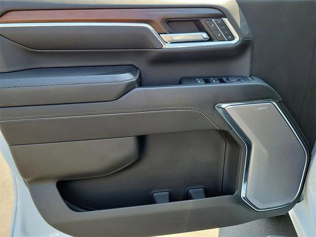 Photo of 2024 Summit White GMC Sierra 3500