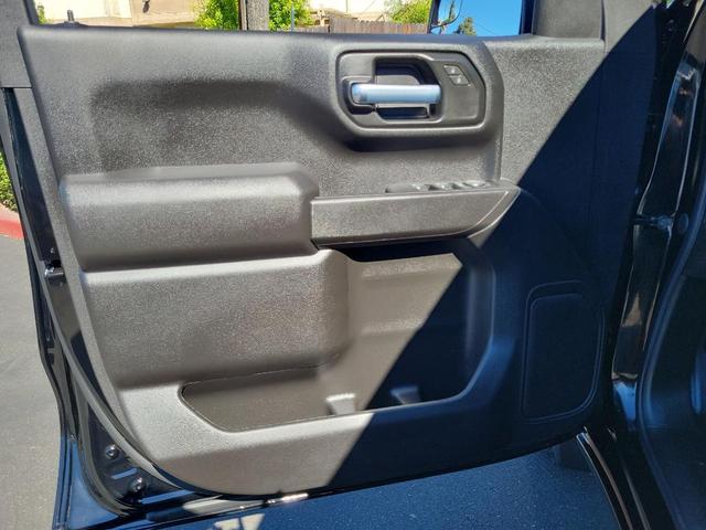 Photo of 2025 Onyx Black GMC Sierra 1500