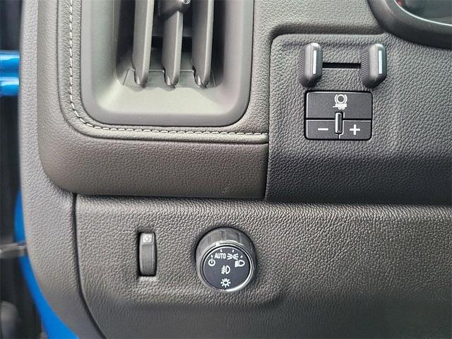 Photo of 2022 Dynamic Blue Metallic GMC Canyon