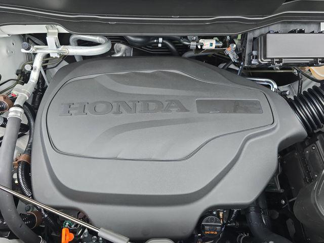 Photo of 2025 Platinum White Pearl Honda Ridgeline