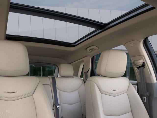 Photo of 2025 Crystal White Tricoat Cadillac XT5