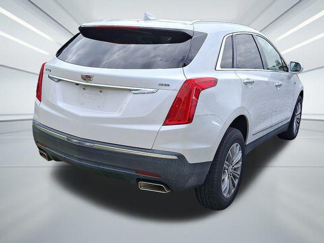 Photo of 2017 Crystal White Tricoat Cadillac XT5