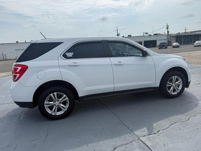 Photo of 2016 Summit White Chevrolet Equinox