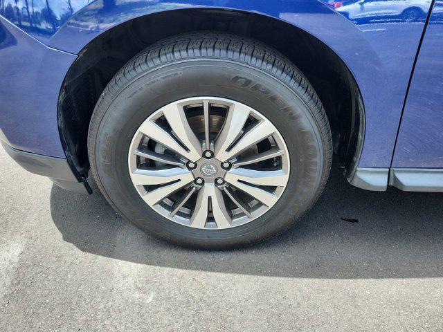 Photo of 2020 Caspian Blue Metallic Nissan Pathfinder