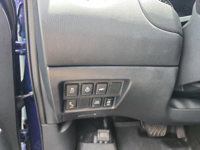 Photo of 2020 Caspian Blue Metallic Nissan Pathfinder