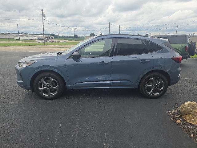 Photo of 2023 VAPOR BLUE METALLIC Ford Escape