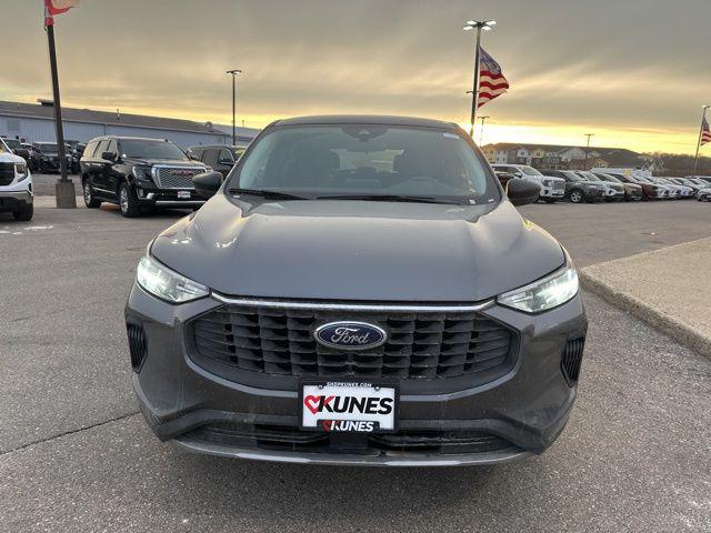 Photo of 2024 Gray Metallic Ford Escape