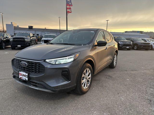 Photo of 2024 Gray Metallic Ford Escape