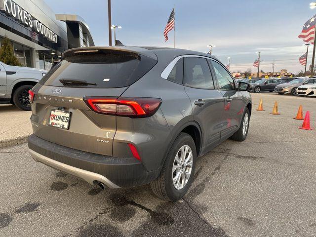 Photo of 2024 Gray Metallic Ford Escape