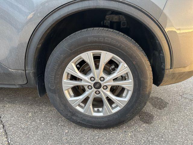 Photo of 2024 Gray Metallic Ford Escape