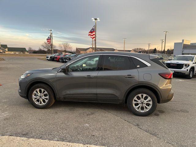 Photo of 2024 Gray Metallic Ford Escape