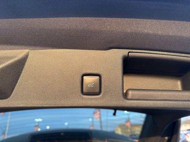Photo of 2024 Gray Metallic Ford Escape