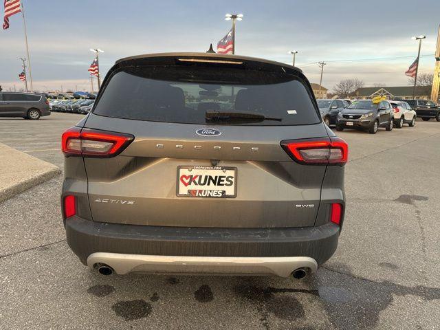 Photo of 2024 Gray Metallic Ford Escape