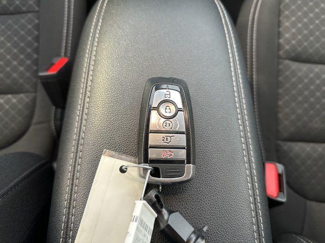Photo of 2024 Gray Metallic Ford Escape