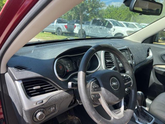 Photo of 2016 Deep Cherry Red Crystal Pearlcoat Jeep Cherokee