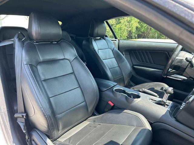 Photo of 2023 Oxford White Ford Mustang