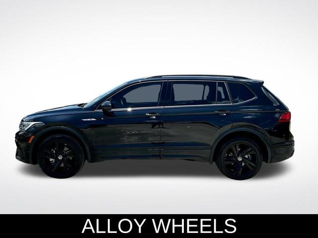 Photo of 2023 Deep Black Pearl Effect Volkswagen Tiguan