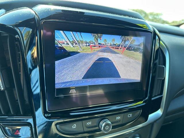 Photo of 2022 Silver Ice Metallic Chevrolet Traverse