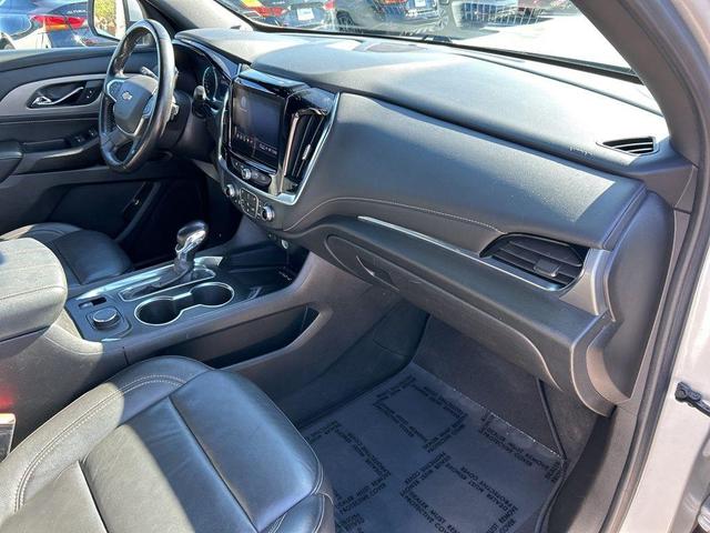 Photo of 2022 Silver Ice Metallic Chevrolet Traverse