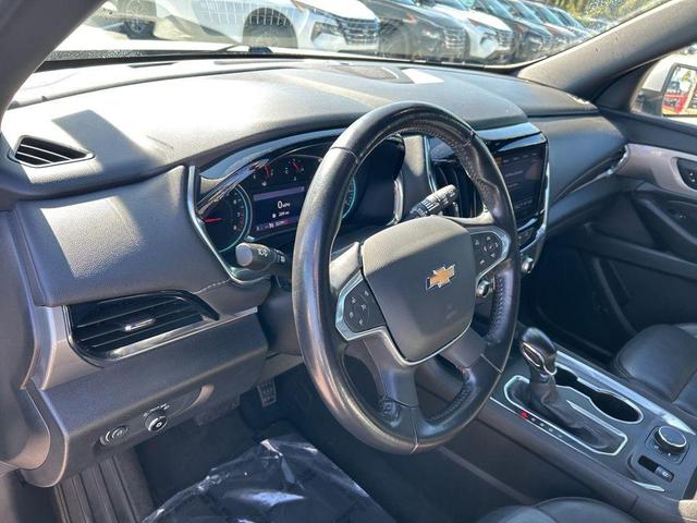 Photo of 2022 Silver Ice Metallic Chevrolet Traverse