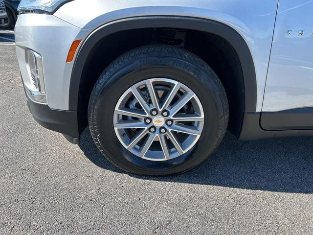 Photo of 2022 Silver Ice Metallic Chevrolet Traverse