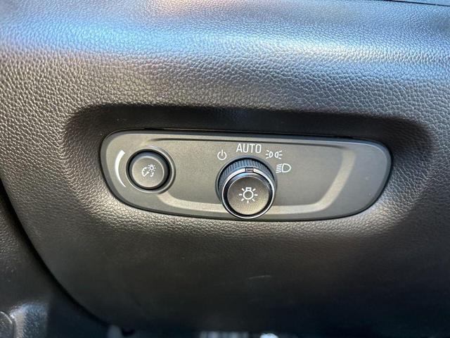 Photo of 2022 Silver Ice Metallic Chevrolet Traverse