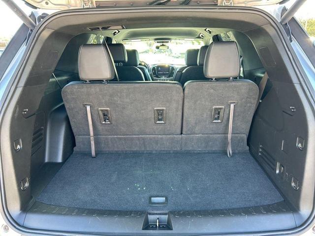 Photo of 2022 Silver Ice Metallic Chevrolet Traverse